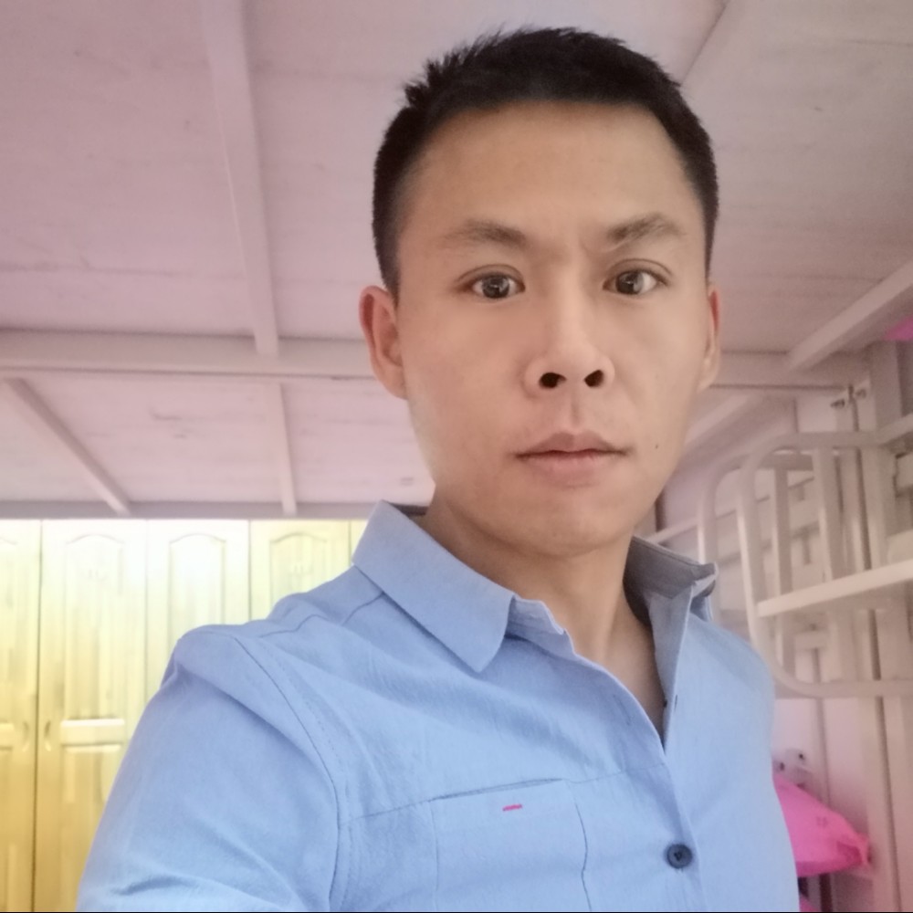 可爱闻摩托的照片