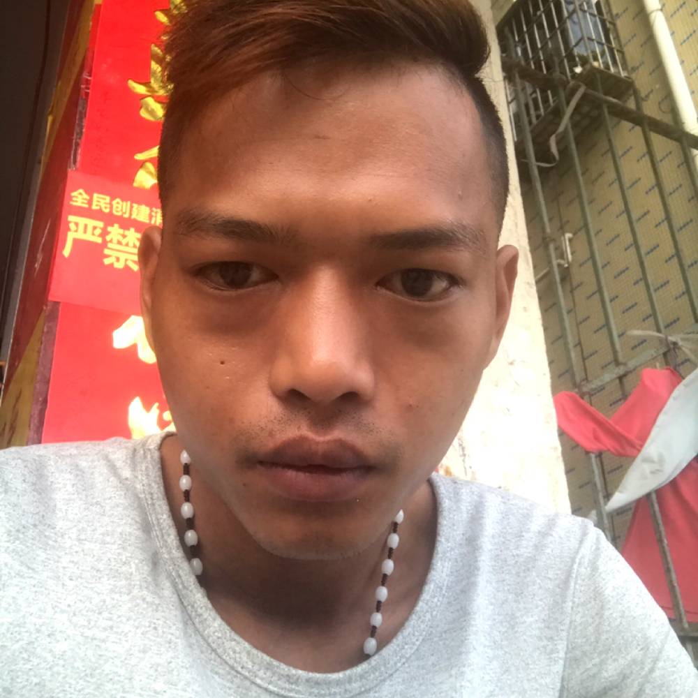 灯泡拿温婉的照片