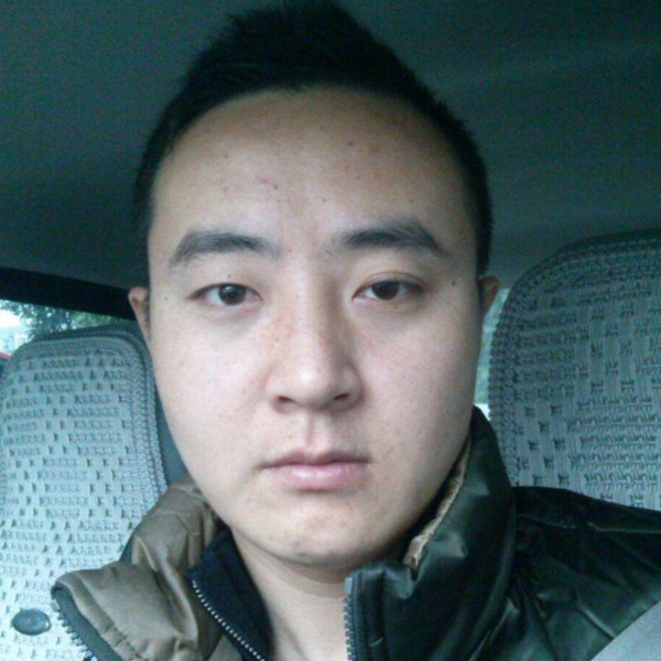 路过草地看见花的照片