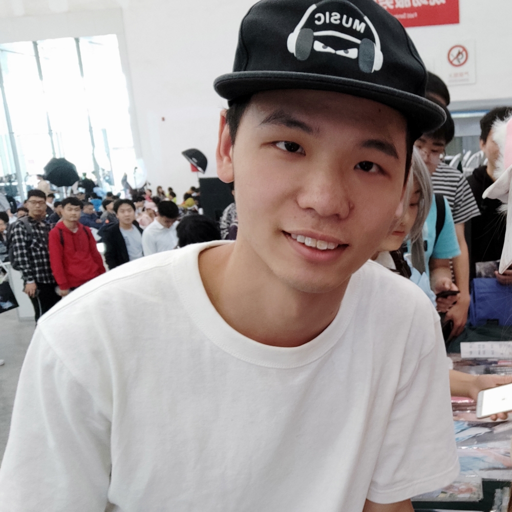 鳗鱼打石头的照片