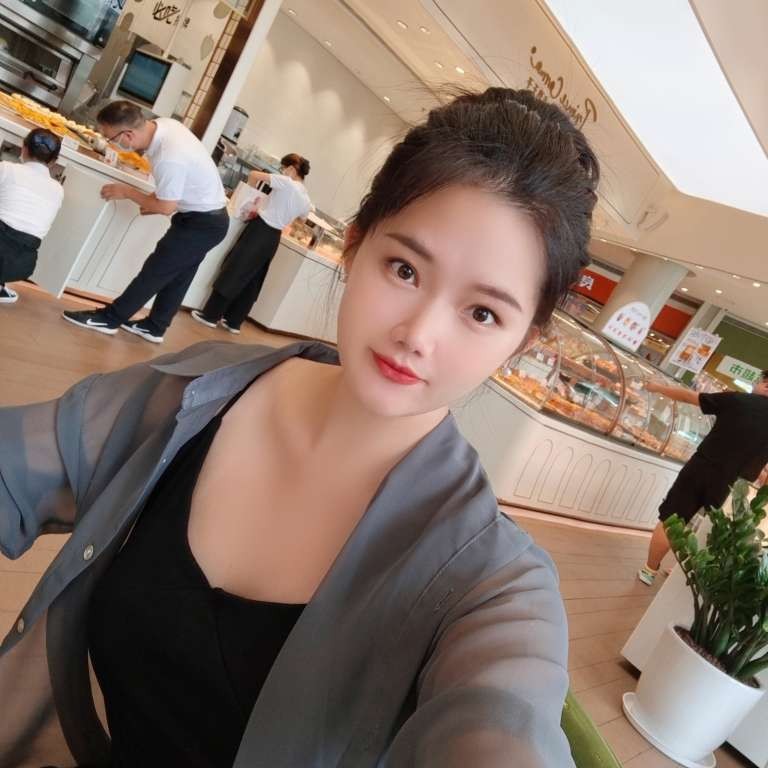 小虾米回眸烂漫的照片
