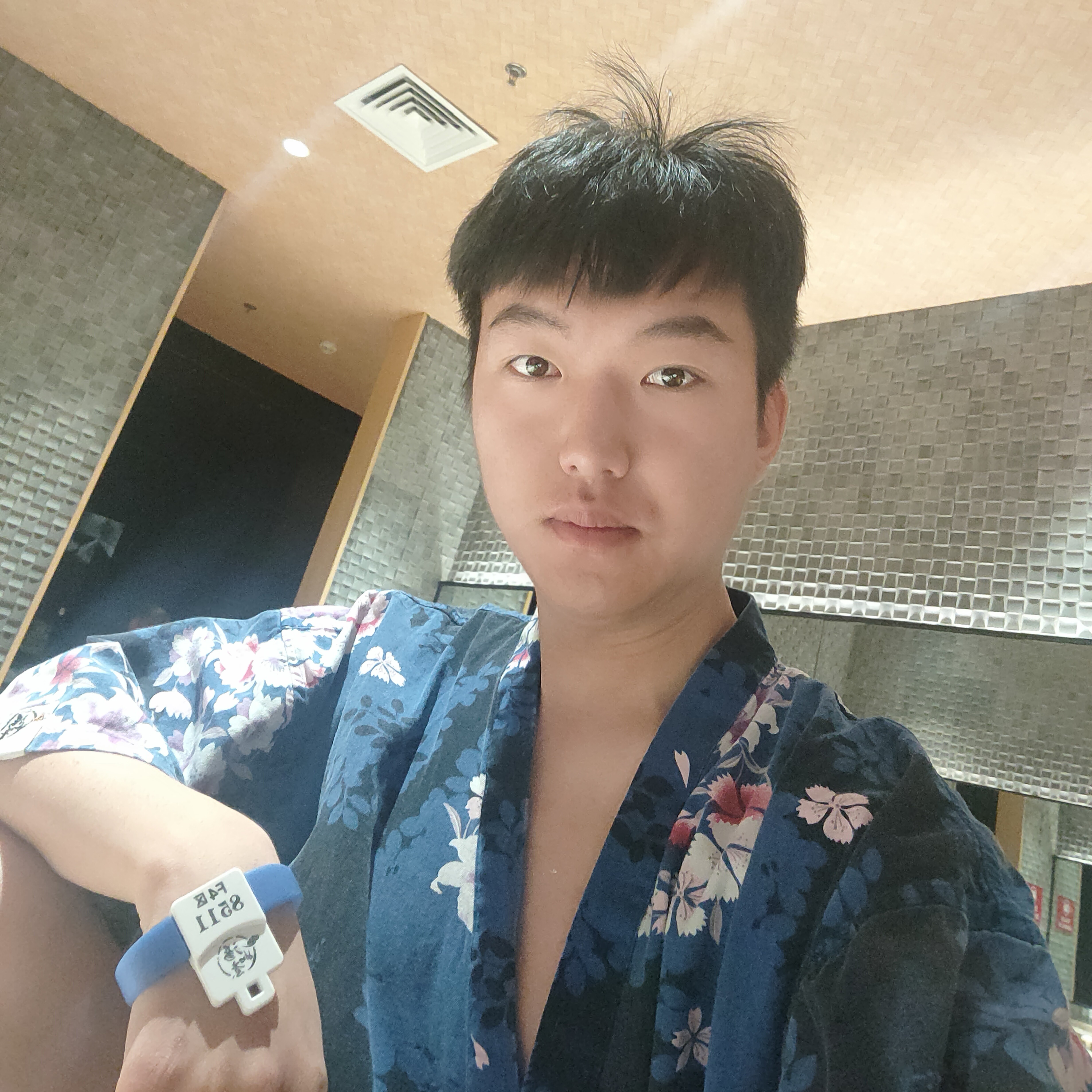 秀丽放弃羽裳的照片