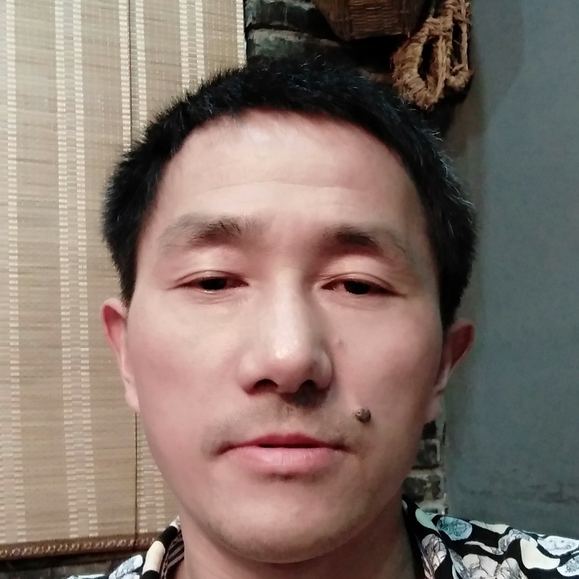 时尚蹙眉小蝴蝶的照片