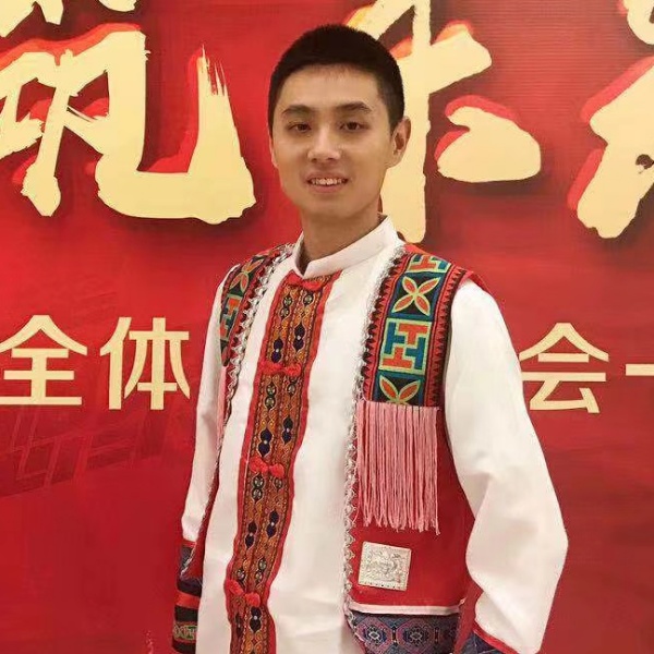 画上弦的照片