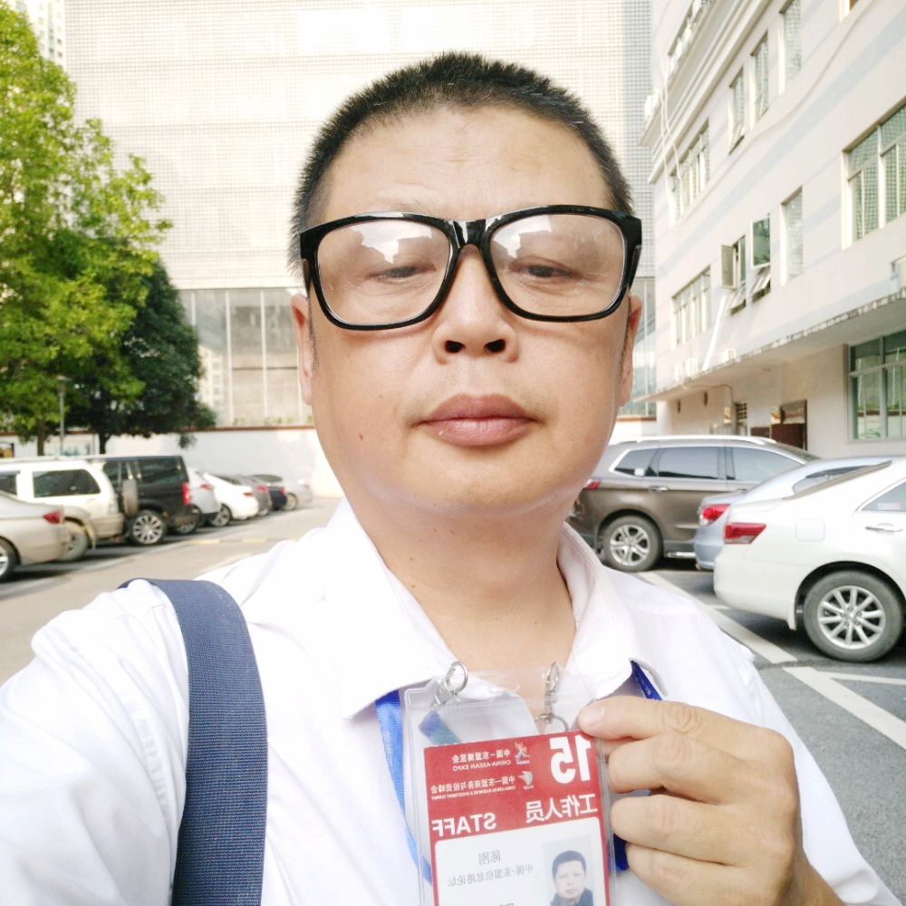 正男人的照片