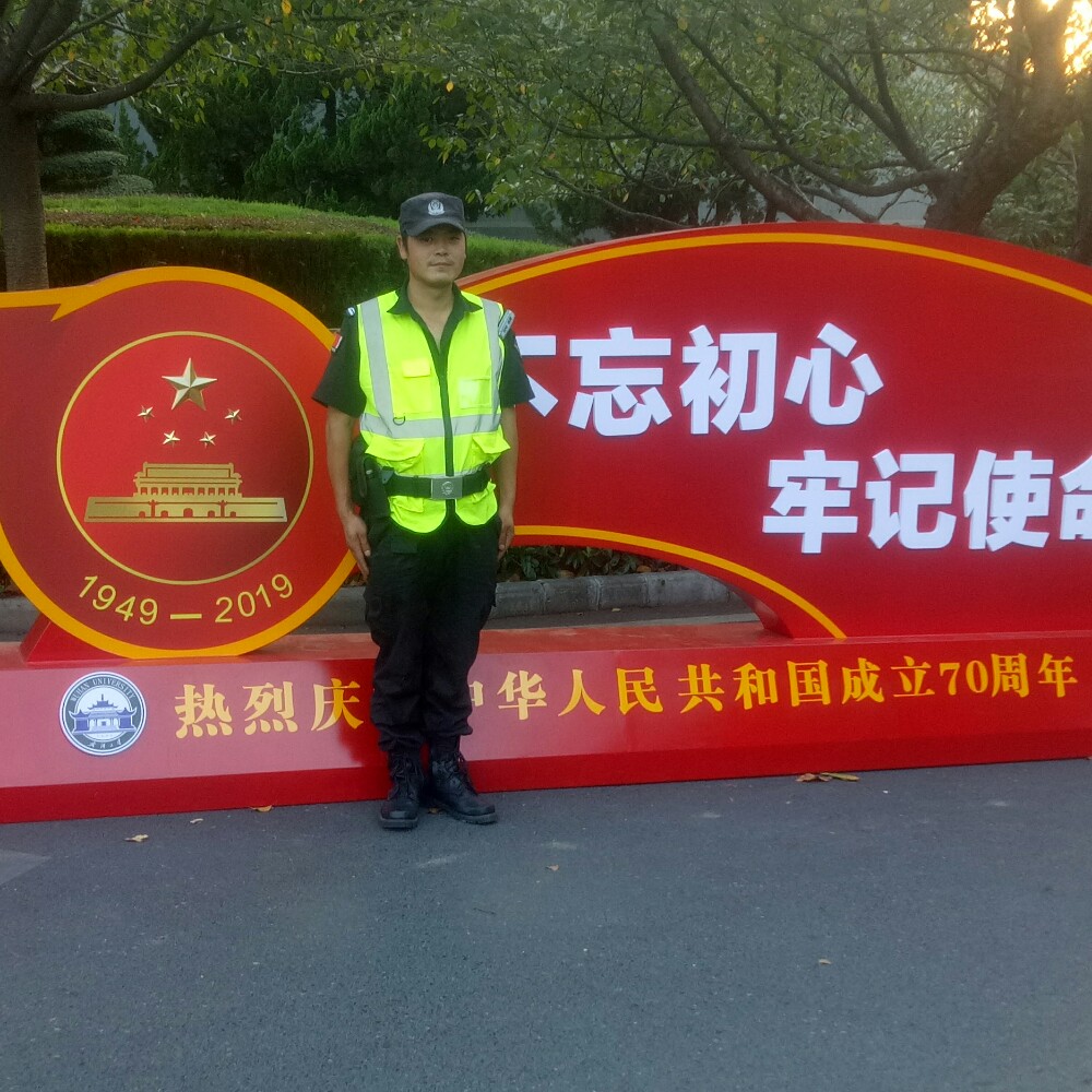红牛爱恋沉默的照片