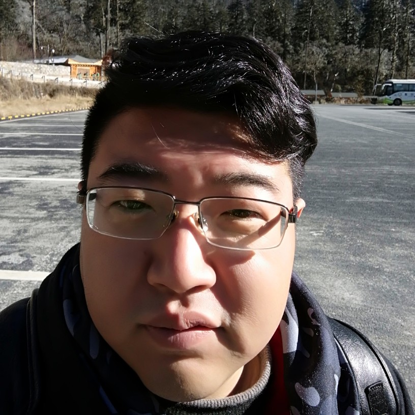 积极深拥暖阳的照片