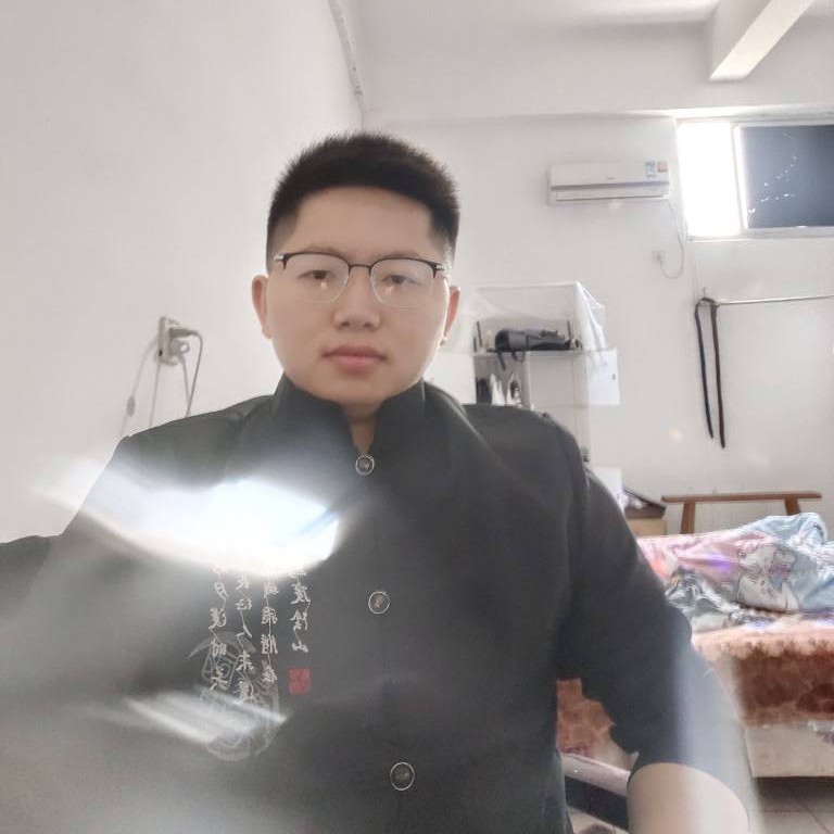 坚定倾心飞鸟的照片