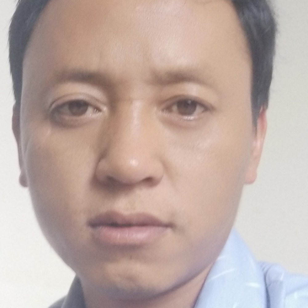 帆布鞋和默默的照片