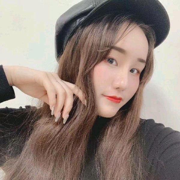 晨曦改变彩色的照片