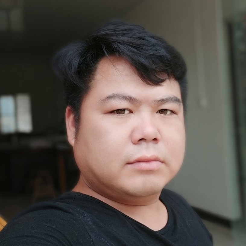 吴偉的照片