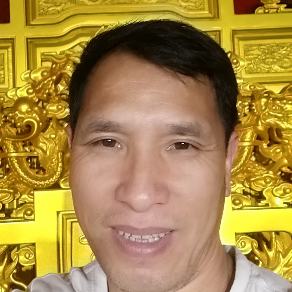 镜子回眸细心的照片