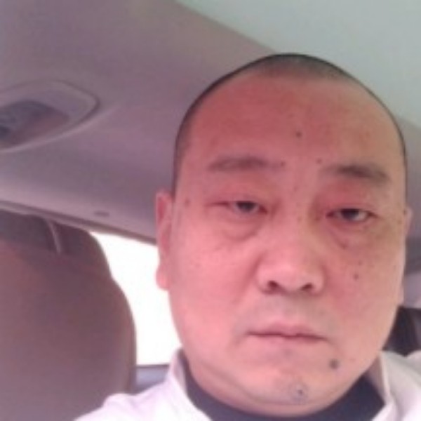 饥渴骆驼的照片