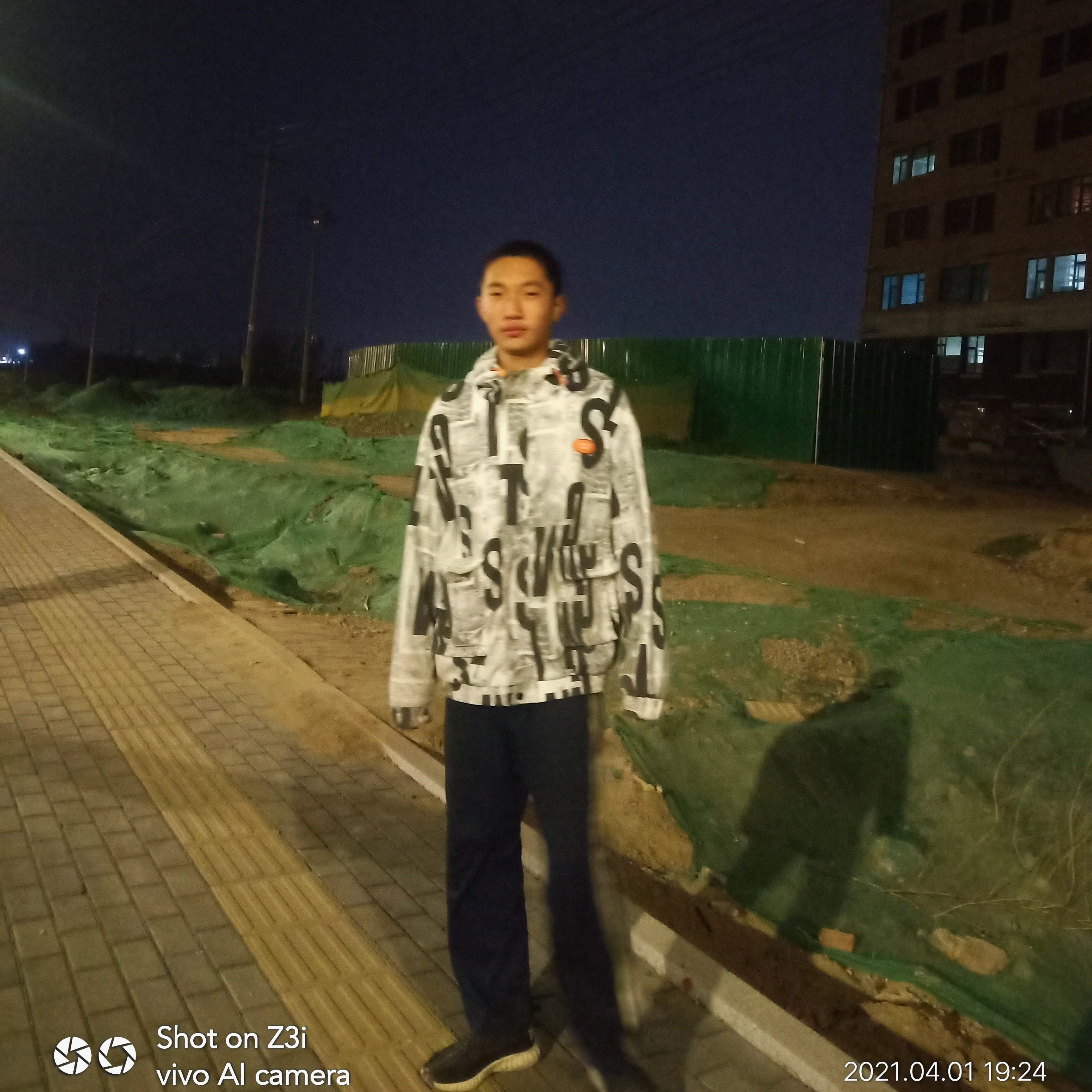 落拓迎玫瑰的照片