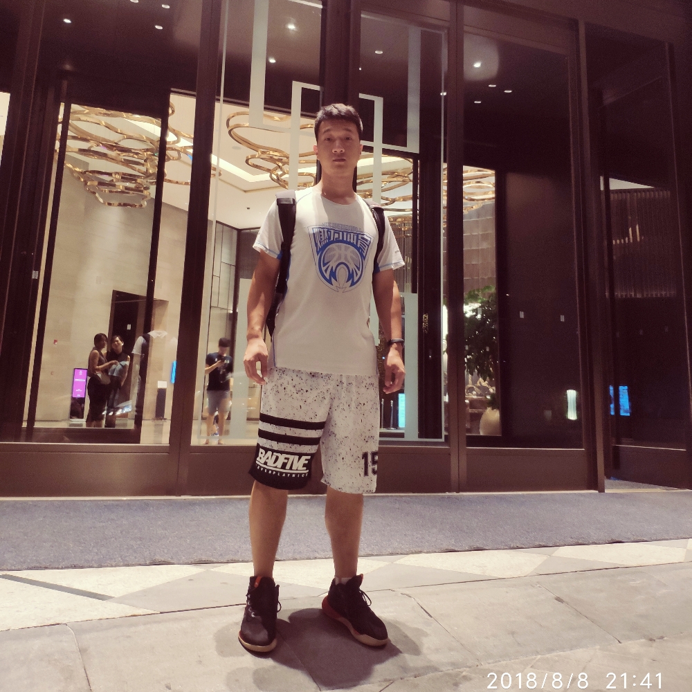 秋风落叶的照片