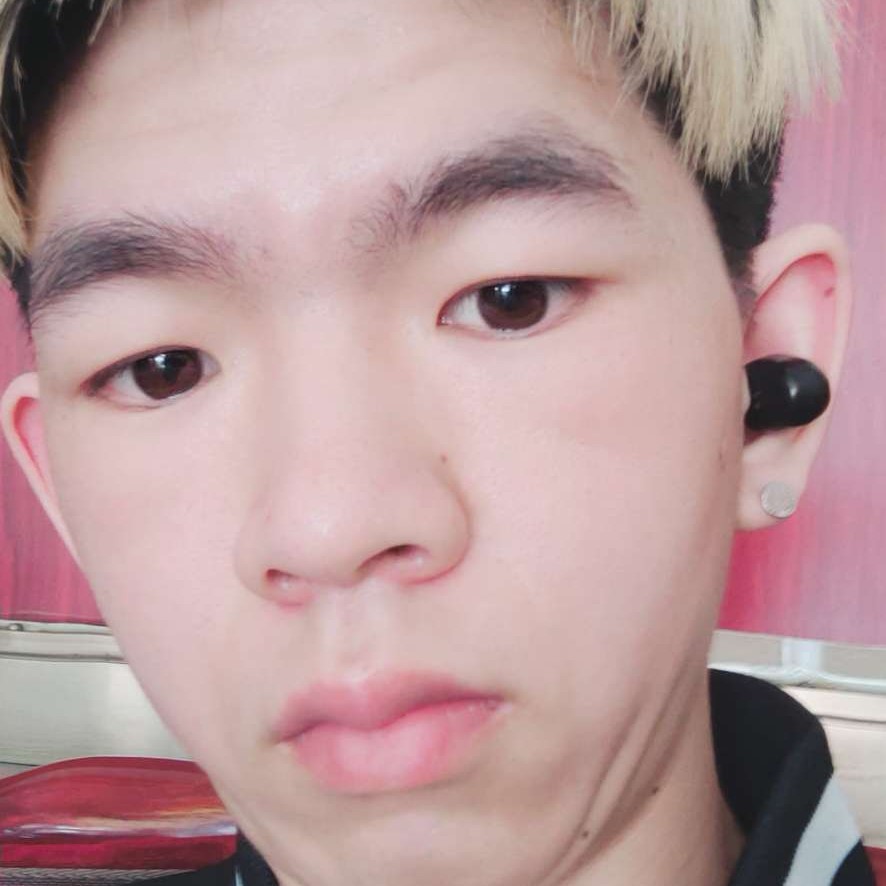 凉笙泪了一个人的照片