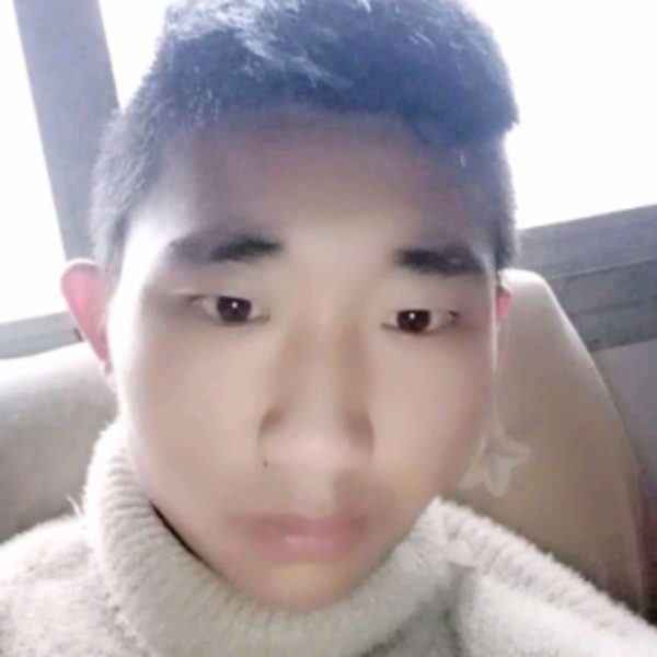激动笑涟漪的照片