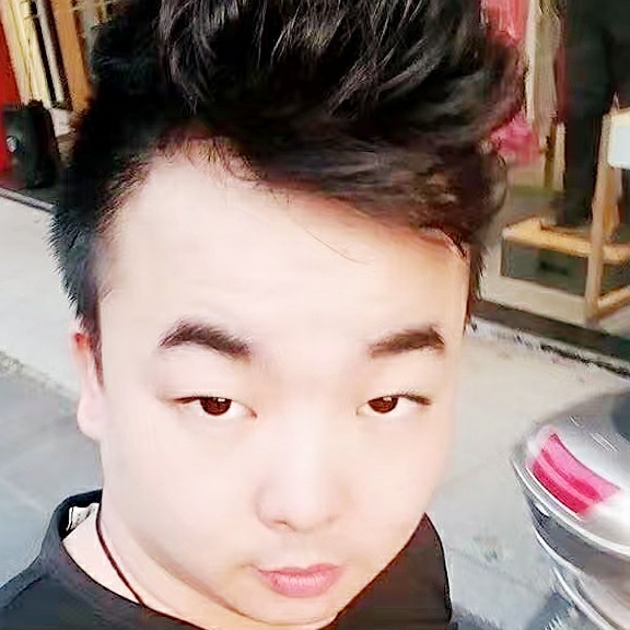 白酒对红酒的照片