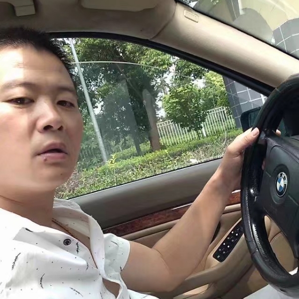 兔崽子笑的照片