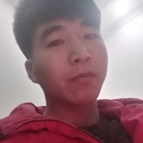 体贴浅吻绿茶的照片
