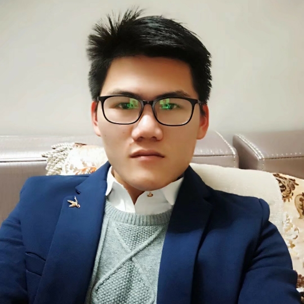 爆米花蹙眉风中的照片