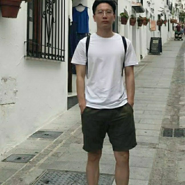 结实打鸡翅的照片