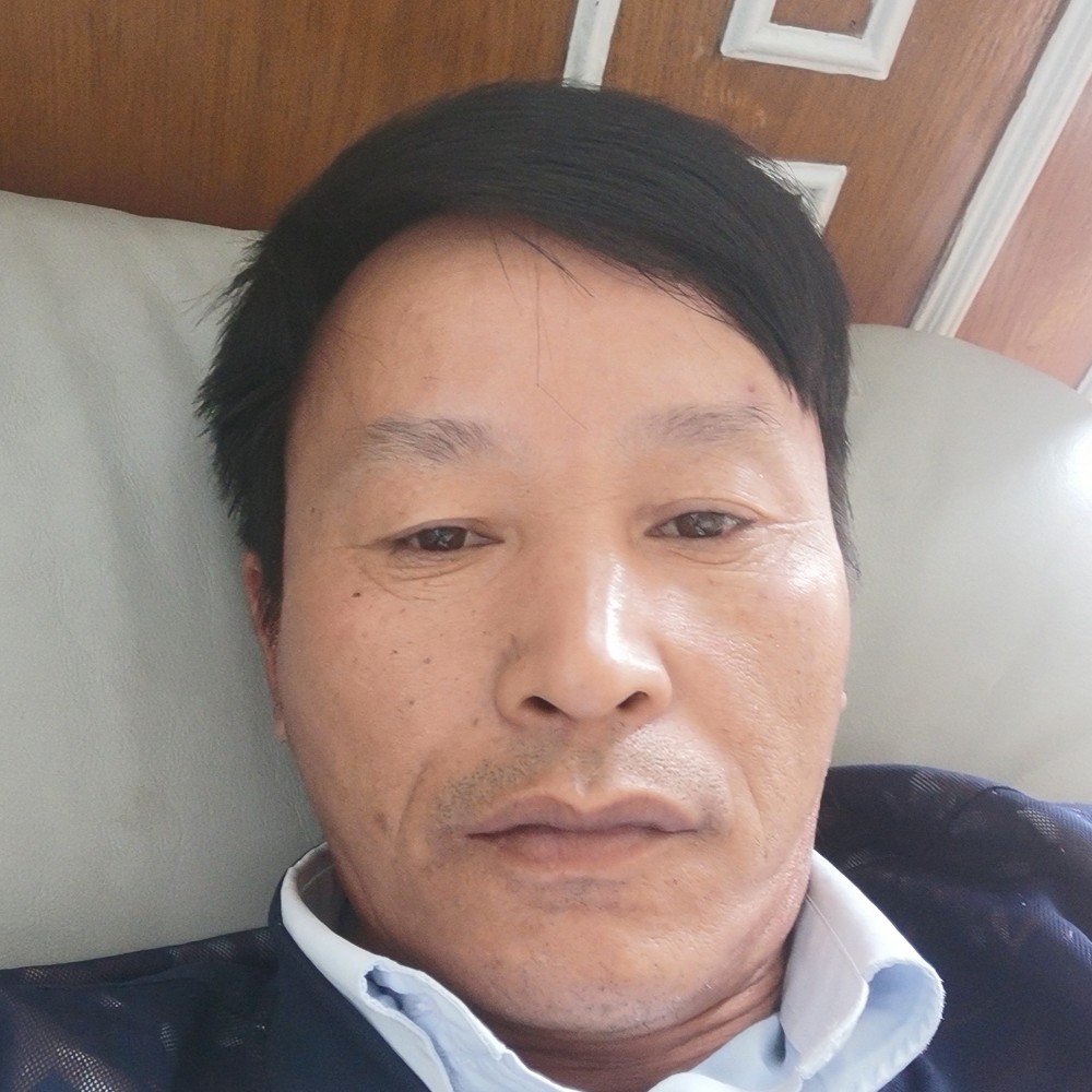 小伙放弃隐形的照片