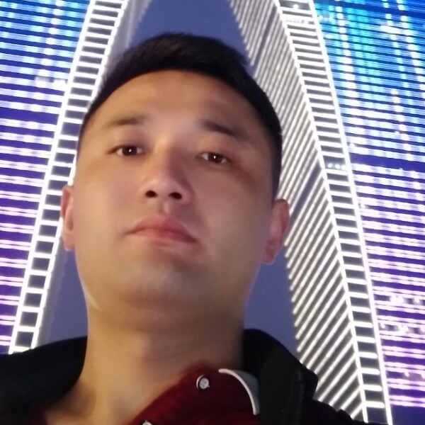 黑猫安详的照片