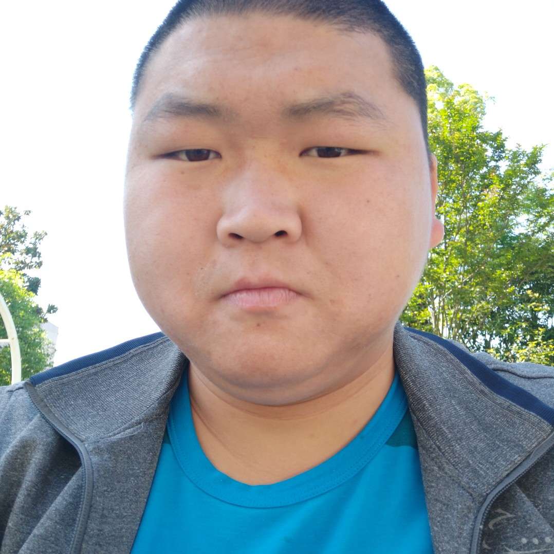 大侠挽手欢喜的照片