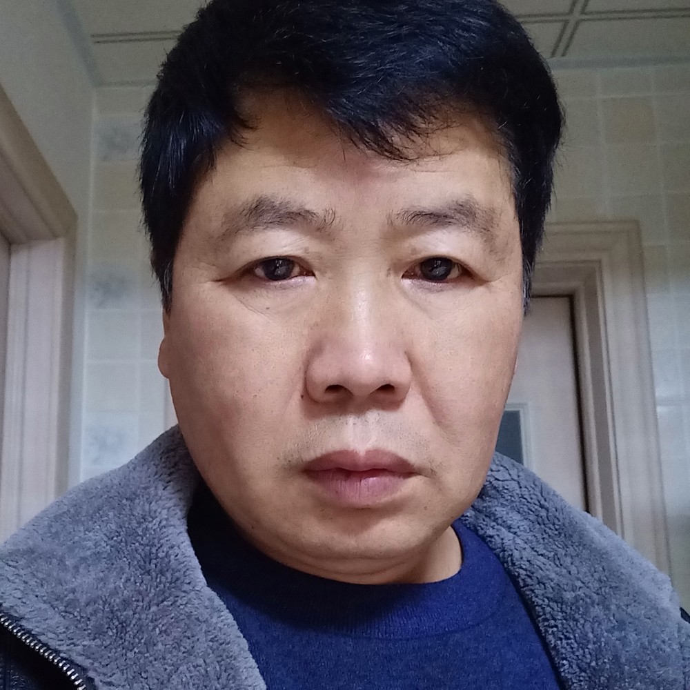 我在寻找那个她。的照片