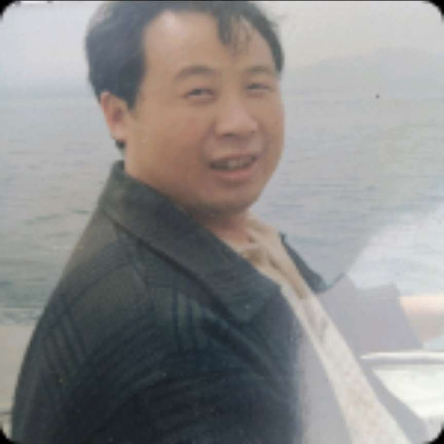 内向挽手小笼包的照片