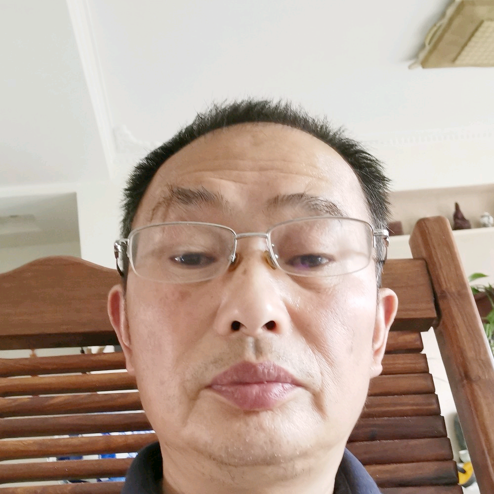 初夏漫步暖阳的照片