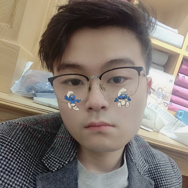 都市空巢青年的照片