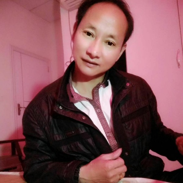 孤独汽车的照片