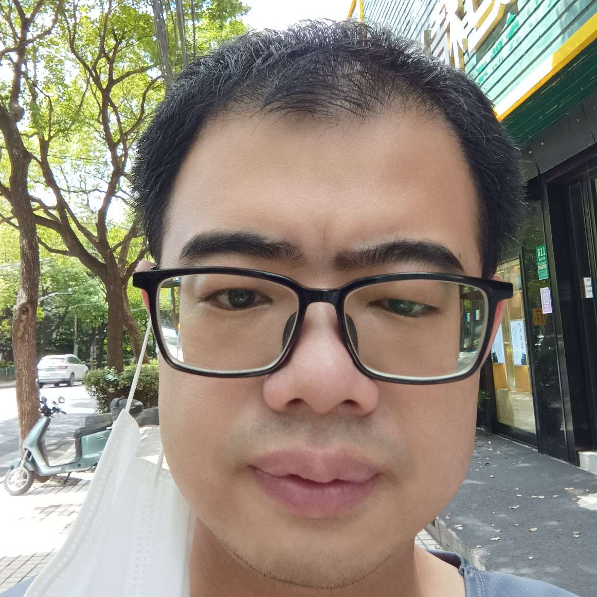 滋滋滋烤肉的照片