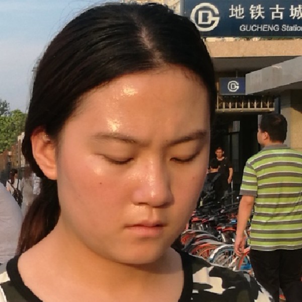 小松鼠那包容的照片