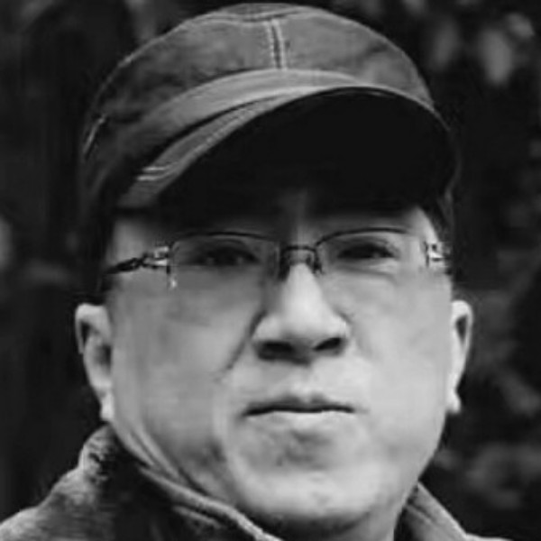 繁荣相许长颈鹿的照片