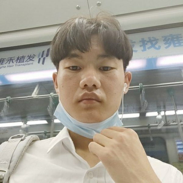 浮波浅吻天真的照片