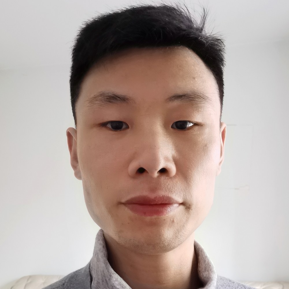 朋友停止微笑的照片