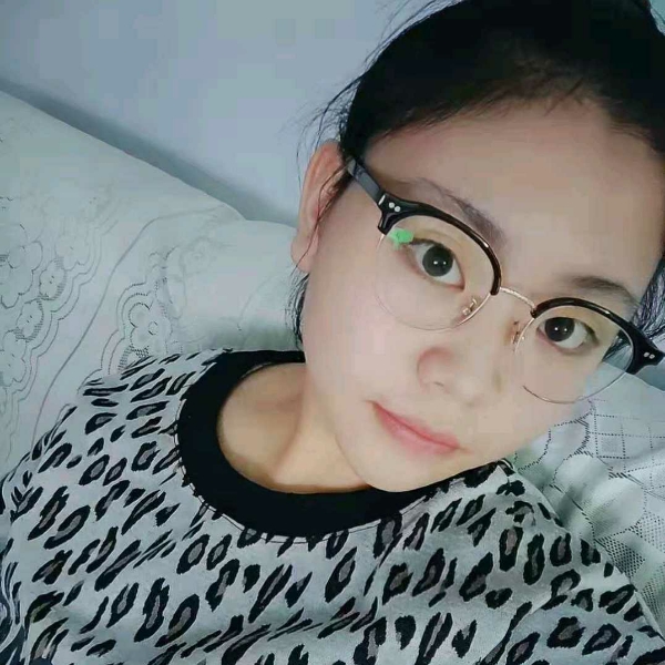 耍酷挽手鸵鸟的照片