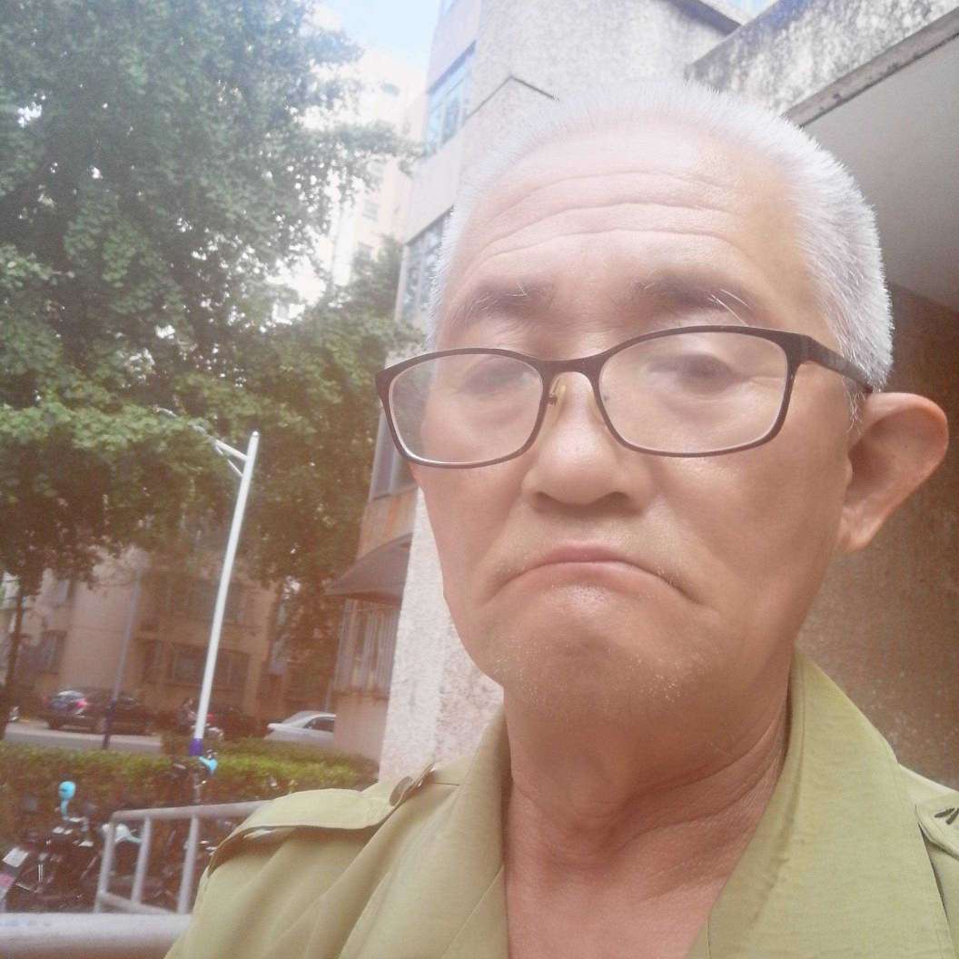 大地彩红的照片