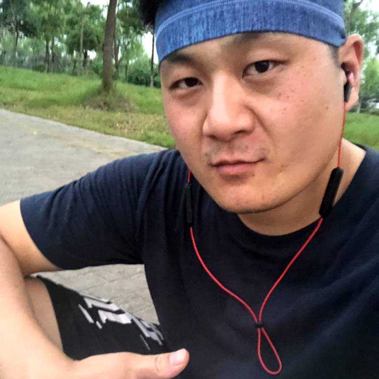 稳重带皮的照片