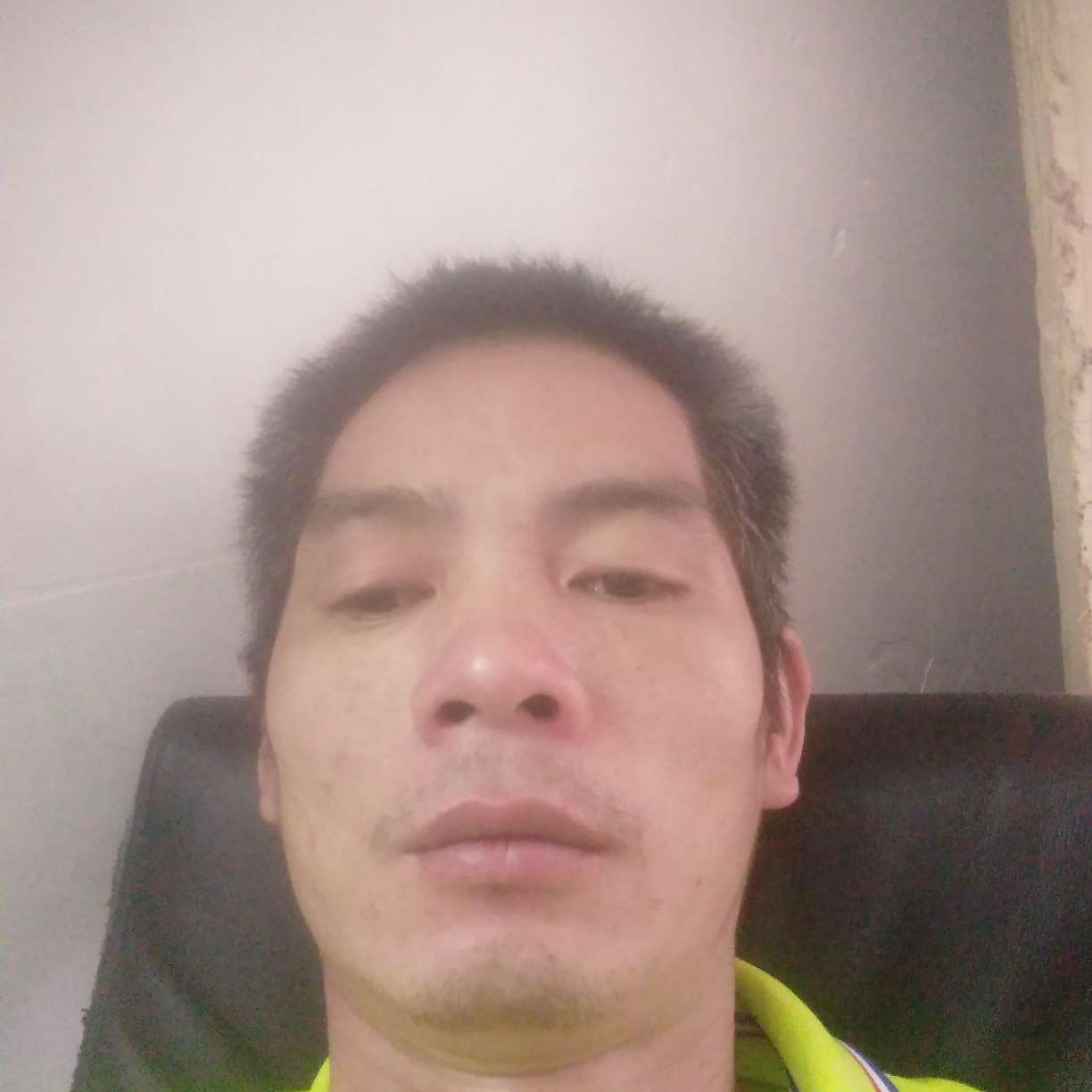动手抢老婆的人的照片
