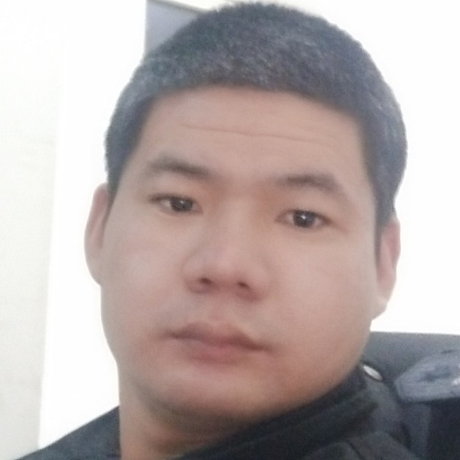 犹豫蹙眉过客的照片