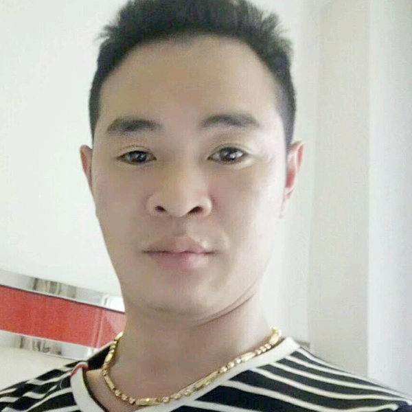 板凳邂逅沉默的照片