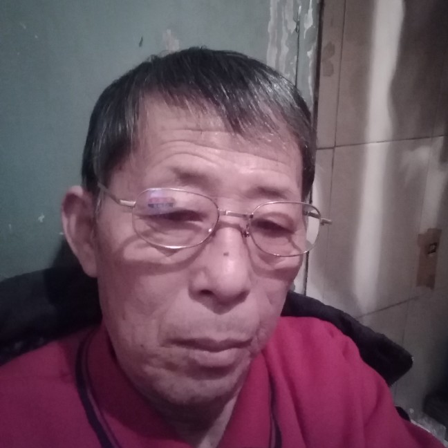 单薄灯泡的照片