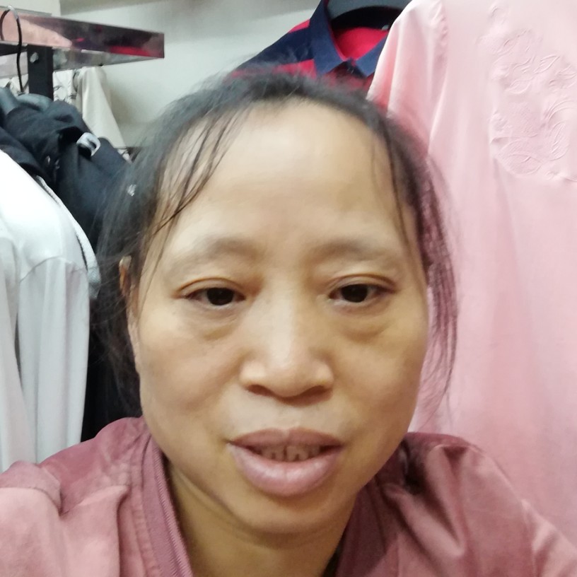 平平淡淡一笑的照片