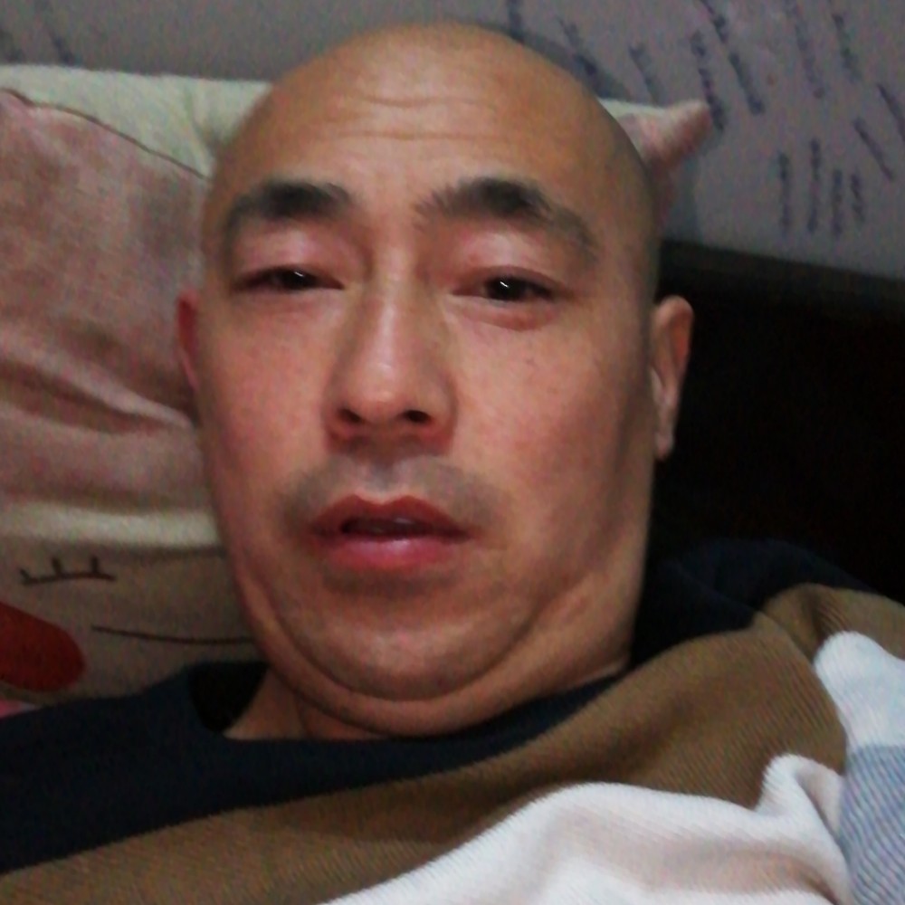 微笑浅吻大山的照片