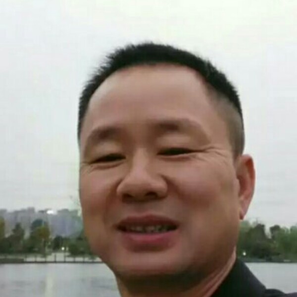 正直回首苗条的照片