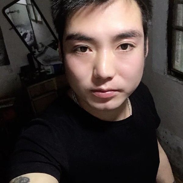 健康拿外套的照片
